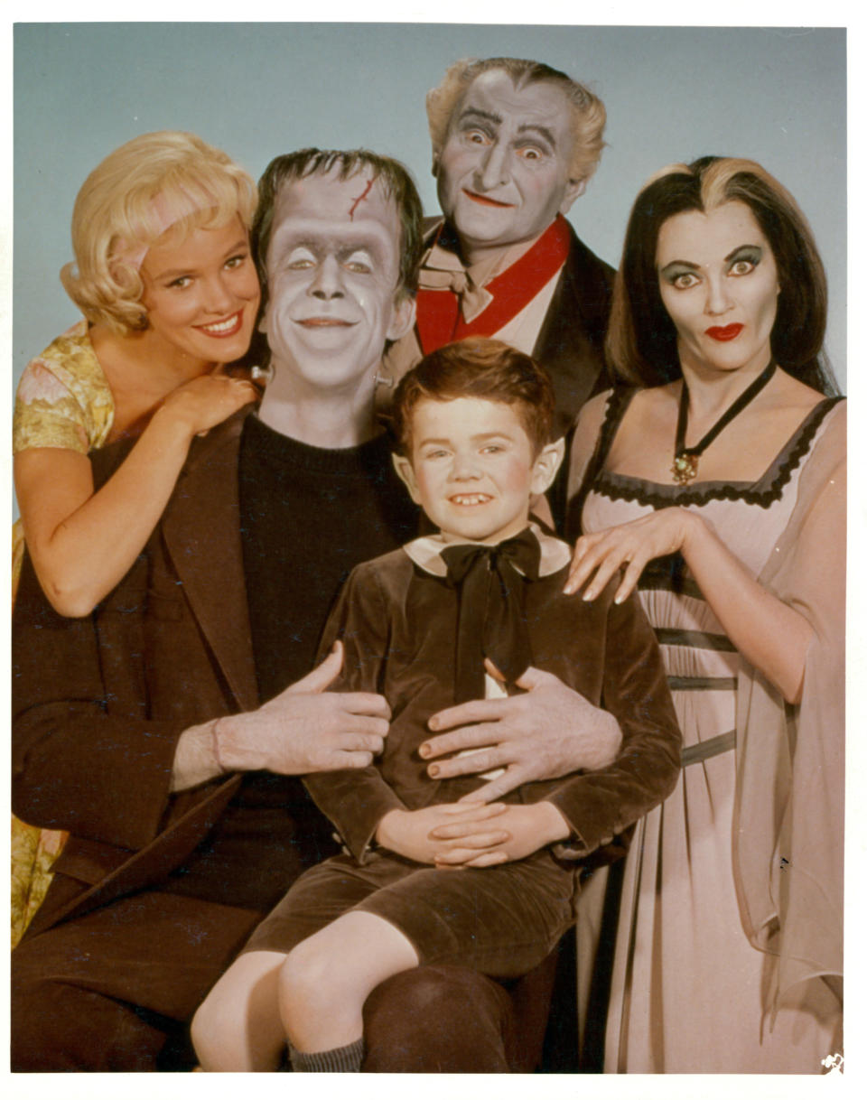 Pat Priest, Al Lewis and Butch Patrick along with Fred Gwynne and Yvonne De Carlo of the Munster family in a publicity photograph from the television series 'The Munsters', circa 1964. (Photo by CBS/Getty Images)