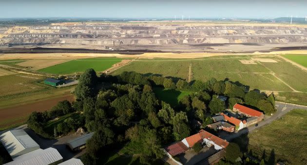 Le village de Lützerath à 200 mètres du gouffre de Garzweiler. (Photo: Alle Dörfer BLEIBEN !)