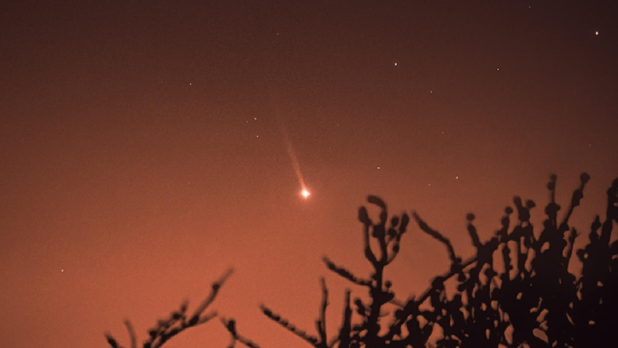  Mercury's comet-like tail streaks across the sky in this image captured April 12, 2023 by astrophotographer Sebastian Voltmer. 