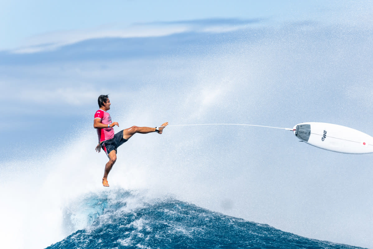 Japan's Connor O'Leary, one of those spared by the Elimination Round guillotine on Day Two, but still nearly pulling a leg out of the socket mid-dismount.<p>Photo: Ryan "Chachi" Craig</p>