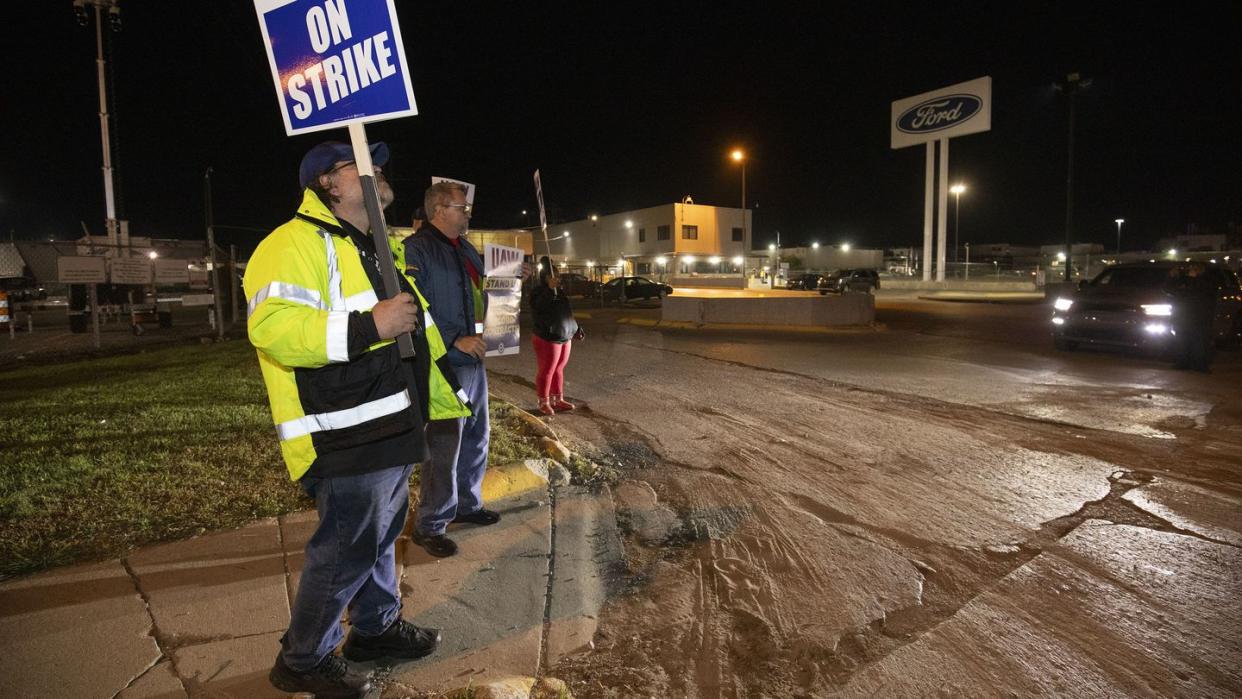 united auto workers hold limited strikes as contract negotiations expire