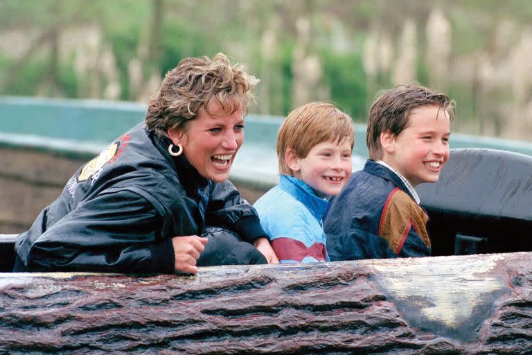 Picture From File:Diana Princess Of Wales, Prince William & Prince Harry Visit The 'Thorpe Park' Amusement Park. . (Photo by Julian Parker/UK Press via Getty Images)