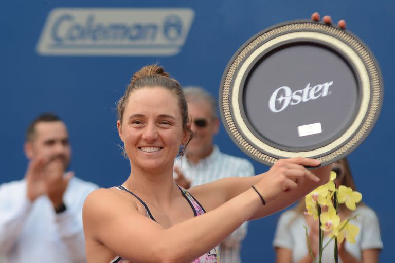 La felicidad de Nadia Podoroska, vencedora en Cali; a los 25 años, ganó su primer WTA