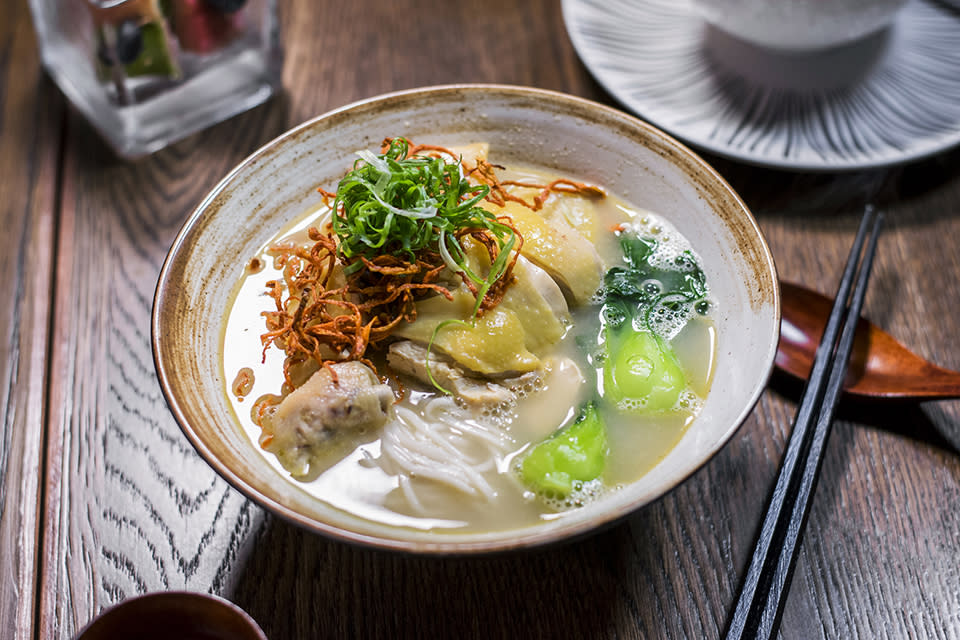 北角美食︱花燈高掛台灣菜小店 席前加湯！黑麻油蟲草花雞湯麵