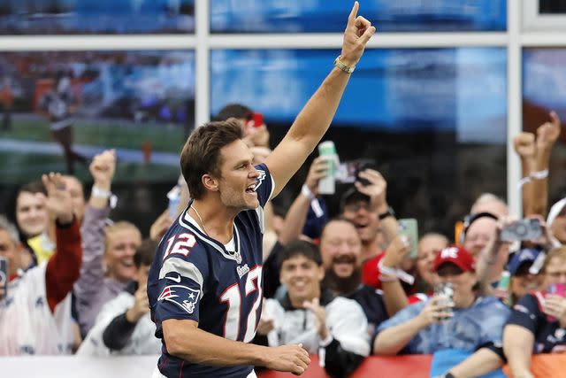 Tom Brady Returns to New England Patriots' Stadium With His Kids for  Special Tribute