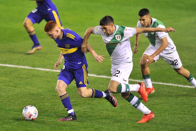 Valentín Barco debutó en Boca a los 16 años ante Unión; luego también fue titular ante Banfield