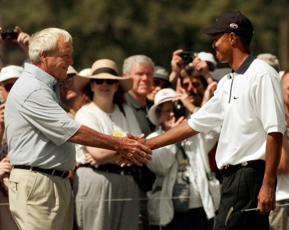 <p>Four-time Masters Champion Arnold Palmer, left, greets defending Masters champion Tiger Woods, right, before teeing off for their practice rounds at for the 1998 Masters at the Augusta National Golf Club in Augusta, Ga., Tuesday, April 7, 1988. (AP Photo/Amy Sancetta) </p>