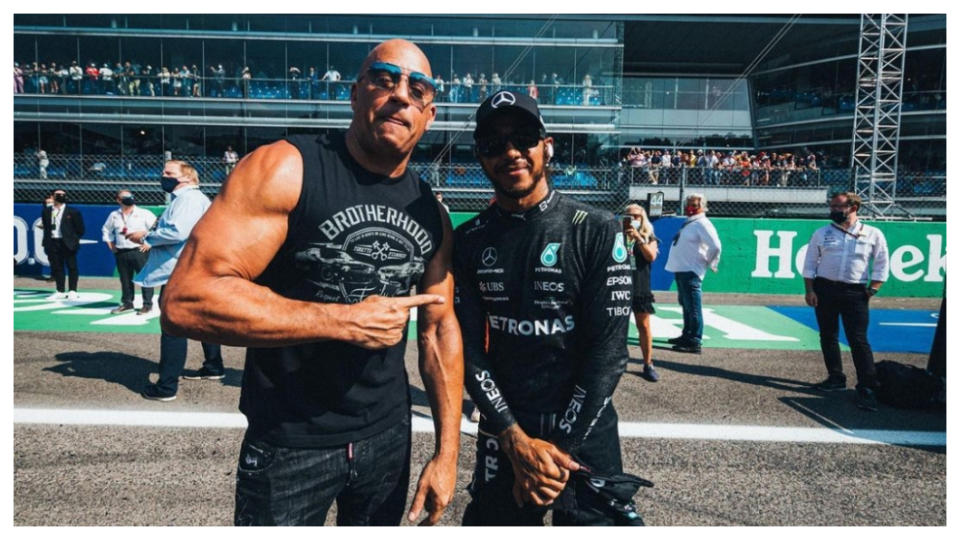 馮迪索與知名車手Hamilton兩人私交相當好，在義大利大獎賽上也一同合照。(圖片來源/ lewishamilton)
