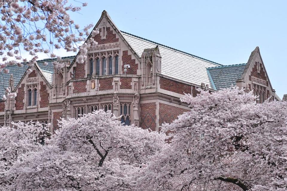 華盛頓大學 (Photo by Joe Mabel, License: CC BY-SA 4.0, Wikimedia Commons提供)