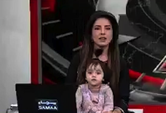 Kiran Naz presented with her daughter on Pakistani TV (Twitter)