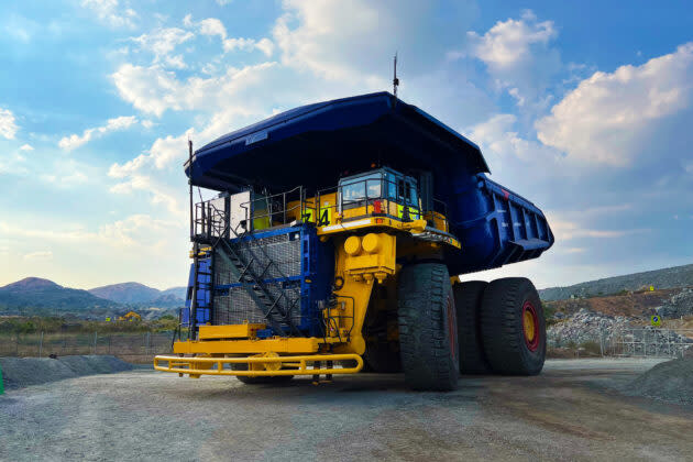 This ore-hauling truck is powered by a hydrogen-fueled powerplant. (First Mode / Anglo American Photo)