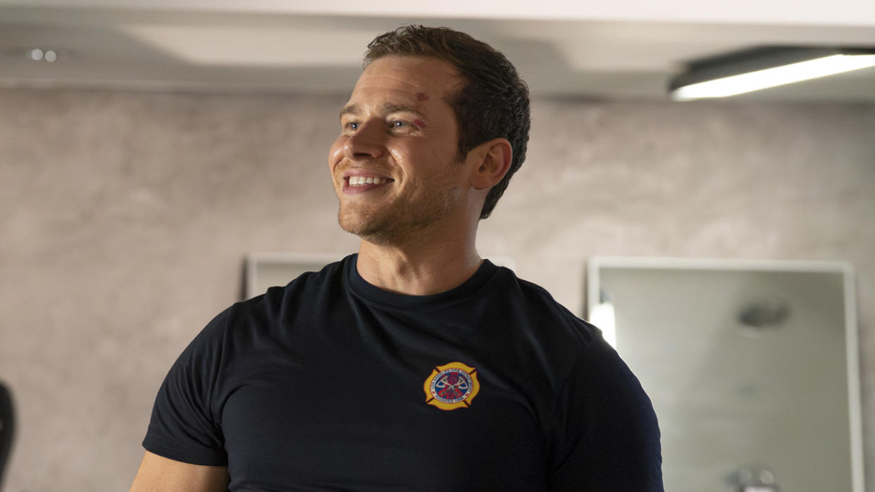  Oliver Stark as Buck in 9-1-1 Season 7x04. 