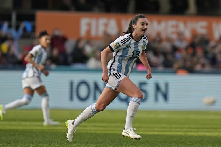 La sonrisa plena de Sophia Braun apenas después de anotar un golazo para Argentina ante Sudáfrica