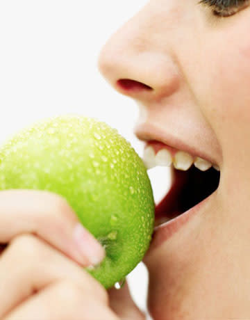 woman eating apple