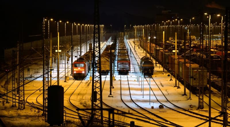 Freight trains are parked at the Maschen marshalling yard. The German Train Drivers' Union (GDL) has called for the first multi-day strike in the current wage dispute with Deutsche Bahn and other companies from the middle of the week. Philipp Schulze/dpa