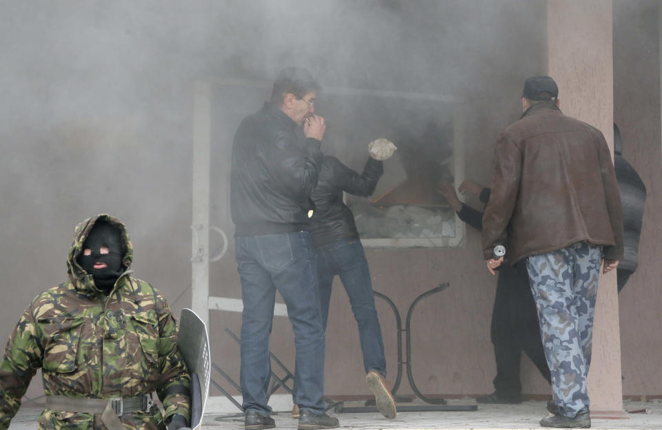 Pro-Russian men attack a police station in the eastern Ukrainian town of Horlivka Monday, April 14, 2014. Several government buildings have fallen to mobs of Moscow loyalists in recent days as unrest spreads across the east of the country. (AP Photo/Efrem Lukatsky)