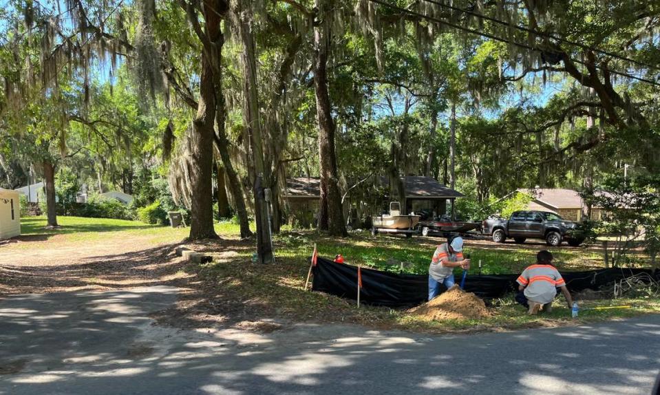 Work began this week on a $3 million streetscape and drainage improvement project along Allison Road in Beaufort that will cause occasional traffic delays over the next several months.
