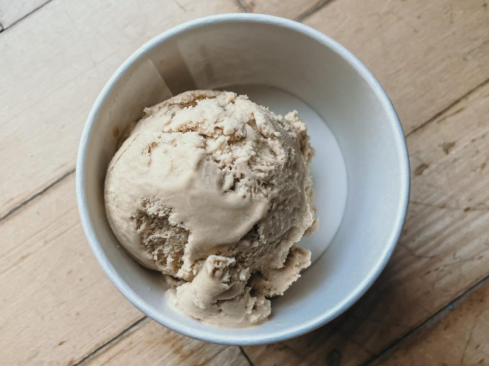 scoop of jamoca ice cream from baskin robins