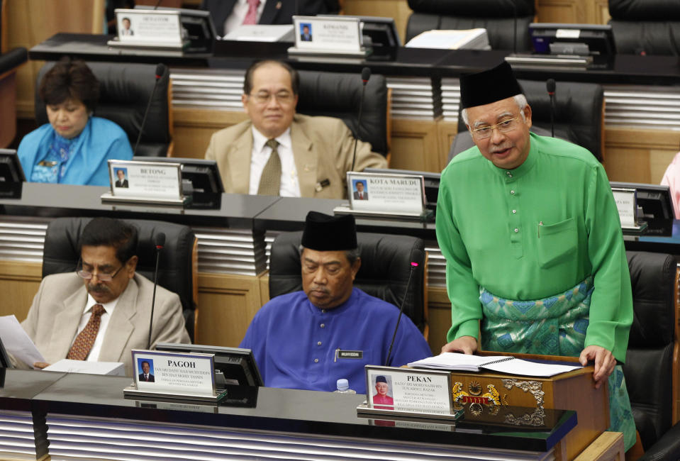 Malaysian Prime Minister and Finance Minister Najib Razak, right, unveils the Malaysia's 2013 budget at Parliament in Kuala Lumpur, Malaysia, Friday, Sept. 28, 2012. Malaysia plans to splash $251.6 billion ringgit ($82.1 billion) next year with cash handouts, affordable housing and income tax cuts to shore up support for the ruling coalition ahead of looming general elections. (AP Photo/Vincent Thian)