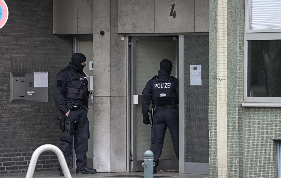 Police investigates in Duesseldorf, Germany, as part of raids in severals German cities, Wednesday, Oct. 6, 2021. German police have carried out large-scale raids in 25 cities in connection with a suspected money-laundering network alleged to have funneled more than $162 million in ill-gotten gains abroad. (AP Photo/Martin Meissner)