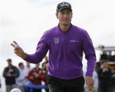 Jim Furyk of the U.S acknowledges the crowd after making a putt on the third hole during the final round of the BMW Championship golf tournament at the Conway Farms Golf Club in Lake Forest, Illinois, September 16, 2013. REUTERS/Jim Young