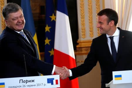 French President Emmanuel Macron and Ukrainian President Petro Poroshenko attend a joint news conference at the Elysee Palace in Paris, France, June 26, 2017. REUTERS/Philippe Wojazer