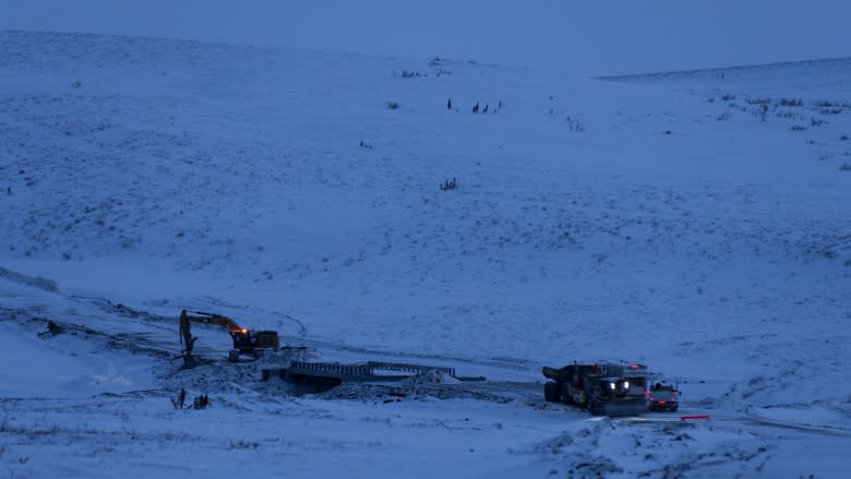 'Living, moving, breathing' road to the Beaufort Sea will be under the microscope