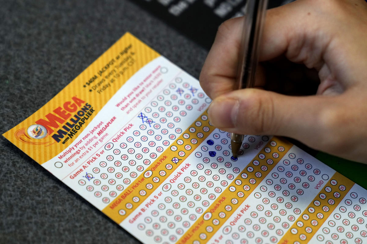 #Mega Millions jackpot climbs to $940M after no winner