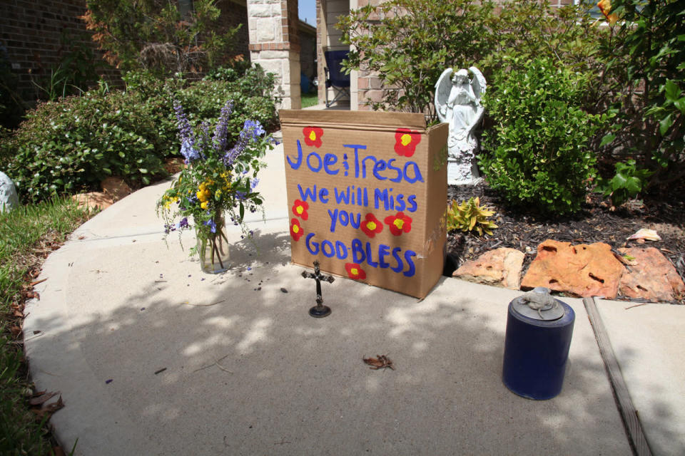 <p>An impromptu memorial stands outside the home of Tresa and Joe Owens in Brookshire, Texas, on Monday, Aug. 1, 2016. (AP Photo/John Mone)</p>