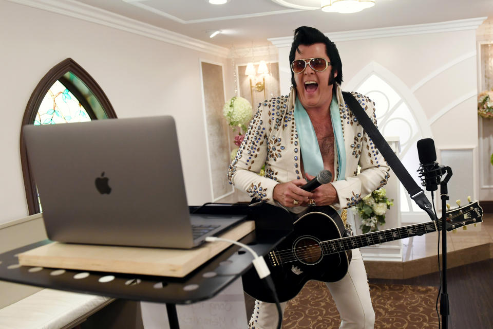 Elvis Presley impersonator and chapel co-owner Brendan Paul performs a live wedding vow renewal ceremony using the Zoom videoconferencing software for a couple from Texas celebrating their 50th anniversary amid the spread of the COVID-19 at Graceland Wedding Chapel on July 28, 2020, in Las Vegas, Nevada. (Photo by Ethan Miller/Getty Images)