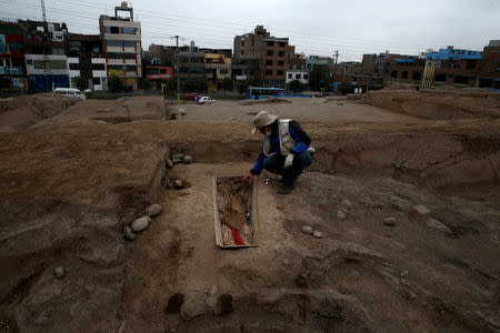 Archaeologist works at a tomb of one of sixteen Chinese migrants, discovered buried at the turn of the 20th century in the pre-colombian pyramid of Bellavista, according to Ministry of Culture, in Lima, Peru, August 24, 2017. REUTERS/Mariana Bazo