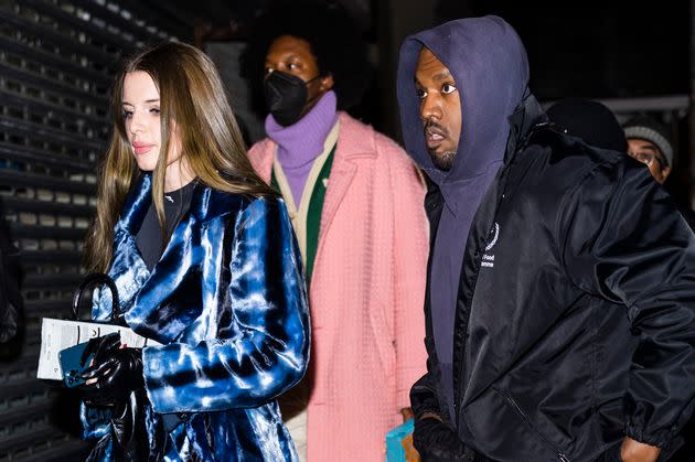 Julia Fox et Kanye West, ici le 4 janvier à New York. (Photo: Gotham via Getty Images)