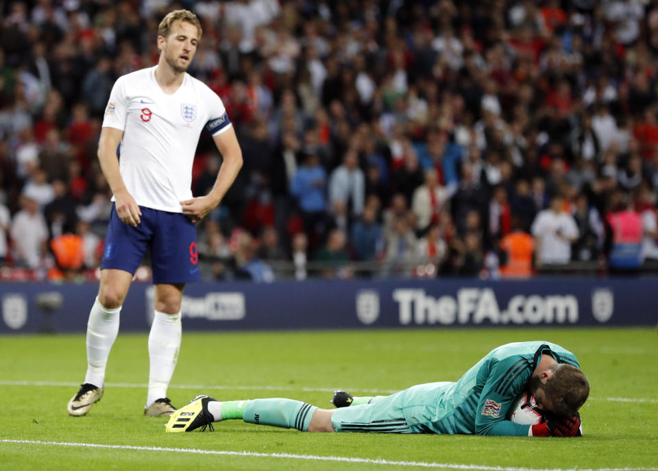 Spain goalkeeper David de Gea holds the ball on the ground after stopping a shot from England's Harry Kane, left, during the UEFA Nations League soccer match between England and Spain at Wembley stadium in London, Saturday Sept. 8, 2018. (AP Photo/Frank Augstein)