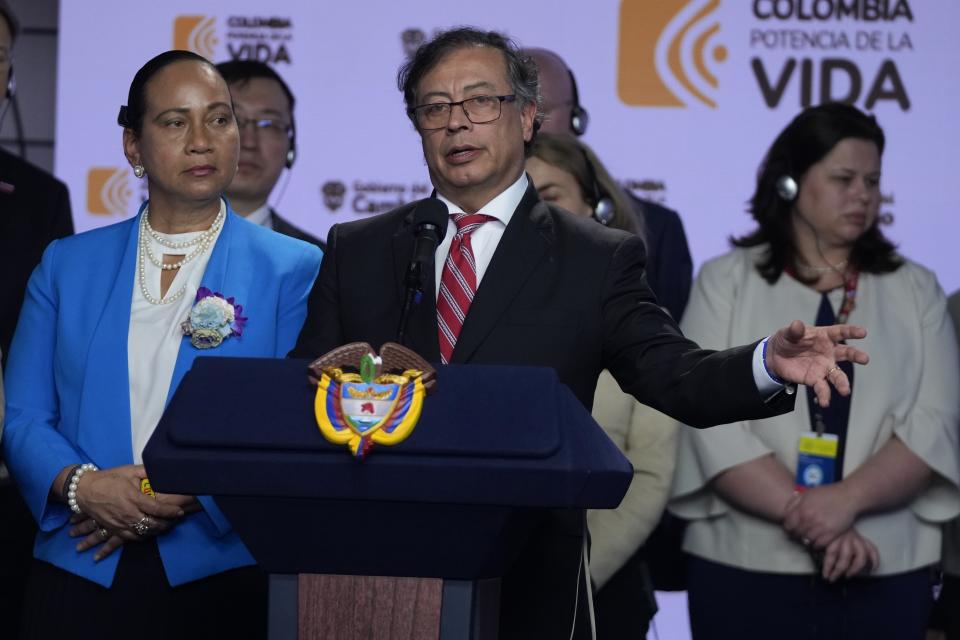 ARCHIVO - El presidente de Colombia, Gustavo Petro, asiste a una conferencia de prensa con miembros del Consejo de Seguridad de la ONU después de una reunión en el Palacio Presidencial en Bogotá, Colombia, el jueves 8 de febrero de 2024. (AP Foto/Fernando Vergara, Archivo)