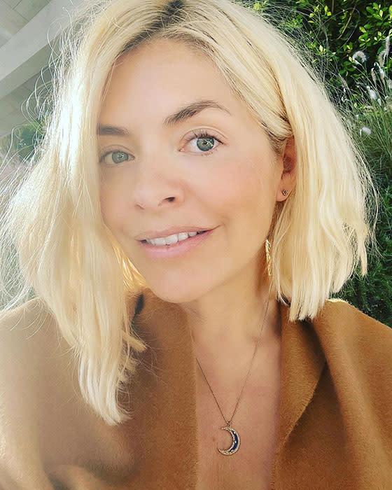 holly-willoughby-makeup-free-selfie