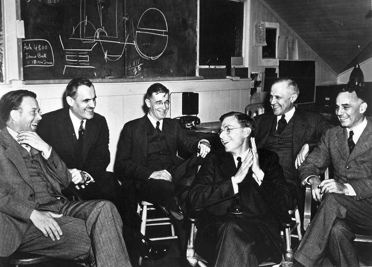 <span class="caption">A 1940 meeting of Manhattan Project scientists.</span> <span class="attribution"><a class="link " href="https://en.wikipedia.org/wiki/Manhattan_Project#/media/File:Lawrence_Compton_Bush_Conant_Compton_Loomis_83d40m_March_1940_meeting_UCB.JPG" rel="nofollow noopener" target="_blank" data-ylk="slk:US Government;elm:context_link;itc:0;sec:content-canvas">US Government</a></span>