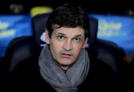 El técnico del Barcelona, Tito Vilanova, ha decidido dejar su puesto tras reproducirse de nuevo el cáncer que sufre en la glándula parótida, informa este viernes la prensa española. (AFP | Josep Lago)