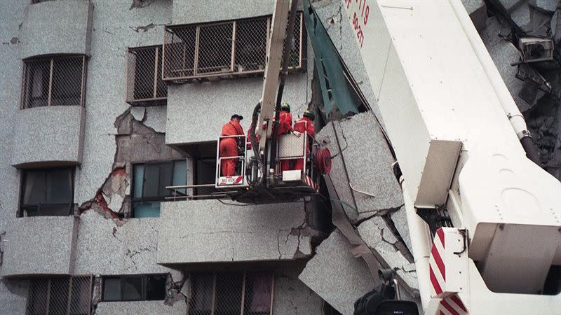 國內外救援組織全力搶救受災戶（圖／翻攝自維基百科）