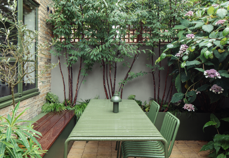Create a sense of isolation with a tiny garden (Handout)