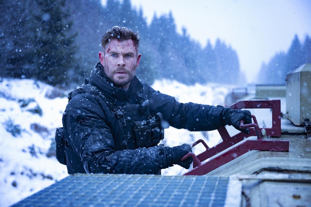 Misión de rescate 2. Chris Hemsworth as Tyler RakeÂ in Extraction 2. Cr. Jasin oland/Netflix © 2021