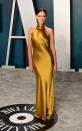 La mexicana apostó por un vestido de satén de diseño sencillo obra de Galvan, pero se desmarcó con el llamativo color amarillo. (Foto: Ian West / Getty Images)