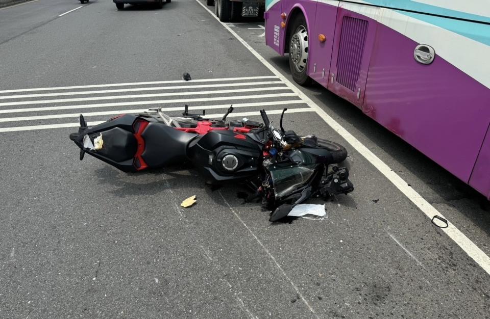 肇事機車留在現場。（圖／翻攝畫面）