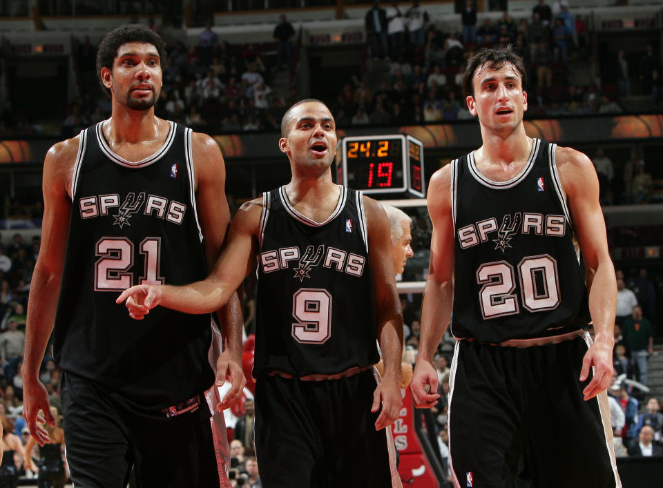 Tim Duncan（圖左起）、Tony Parker與Manu Ginobili的GDP連線也為馬刺打下不少榮耀。（Photo by Bill Smith/WireImage）