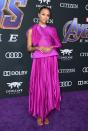 <p>Zoe Saldana fue la personificación de la sofisticación y elegancia con esta creación plisada de Givenchy. ‘Gamora’ le dio una inyección de color a la alfombra roja con este vestido con peplum magenta. Ella llevó accesorios Jared Lehr en la forma de diamantes rosados.<br>(Photo credit should read VALERIE MACON/AFP/Getty Images) </p>