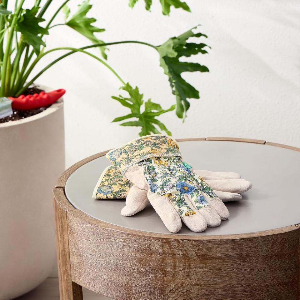 5) Floral Garden Gloves