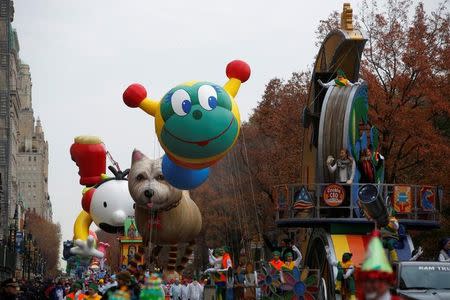 Balloons are carried down Central Park West during the 90th Macy's Thanksgiving Day Parade in Manhattan, New York, U.S., November 24, 2016. REUTERS/Andrew Kelly