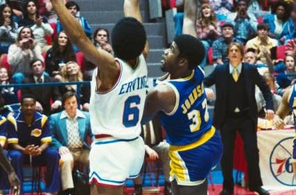 Magic Johnson (Quincy Isaiah, R) takes the shot. Photo courtesy of HBO