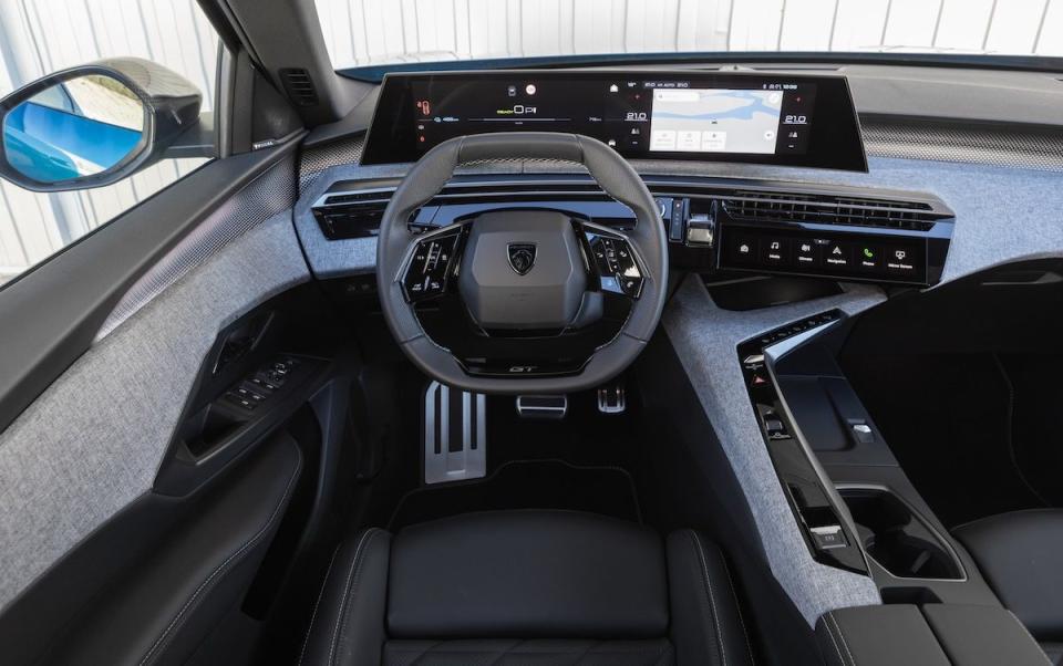 The driver's side interior of the new Peugeot 3008