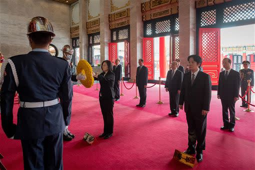 總統蔡英文、副總統賴清德21日前往忠烈祠致祭。（圖／總統府提供）