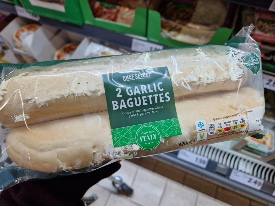 Chef Select garlic baguettes